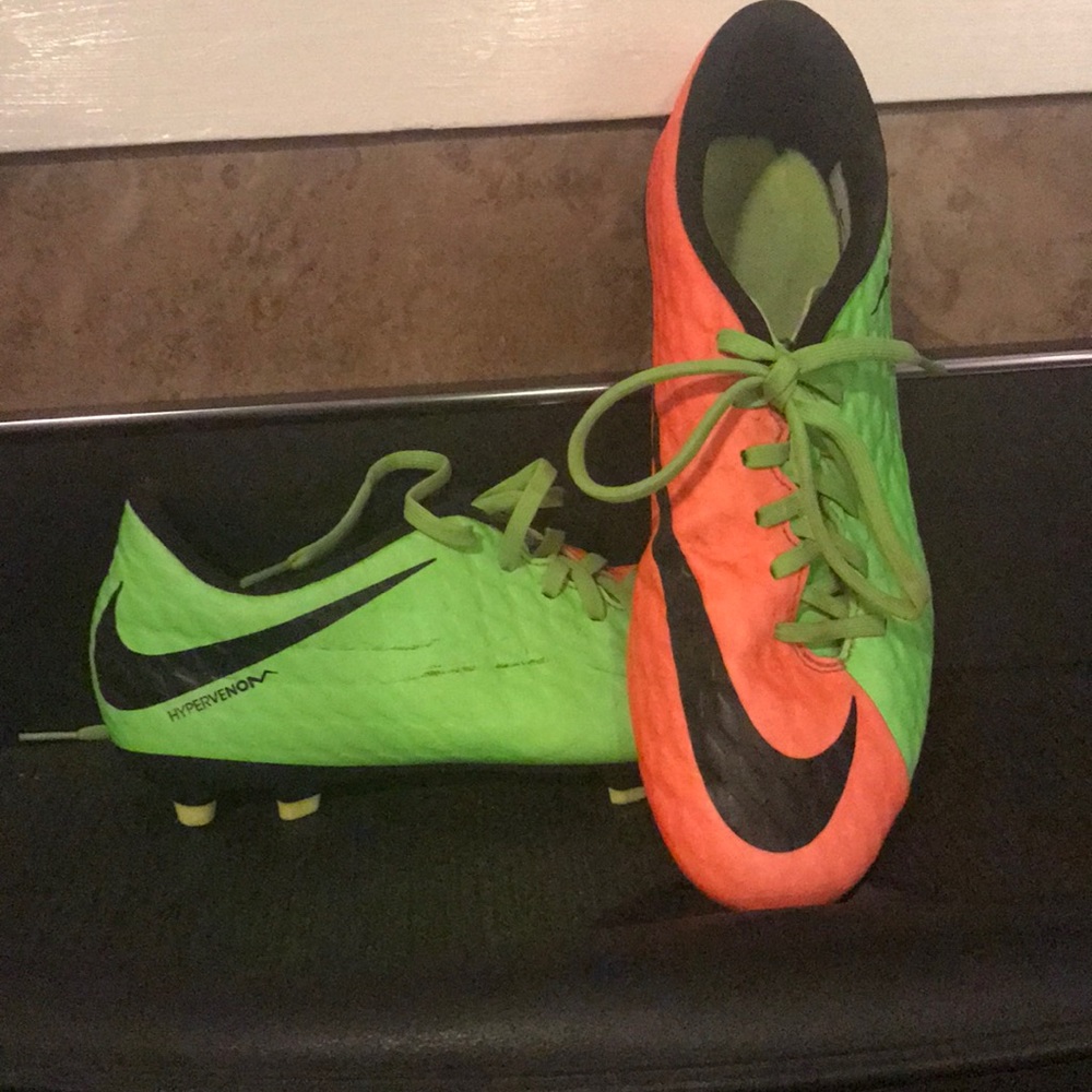 Lightly worn Nike hyperveno soccer cleats